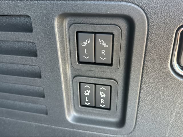 New 2026 GMC Acadia Denali Ultimate w/ LPO, Floor Liner Package FWD image 32