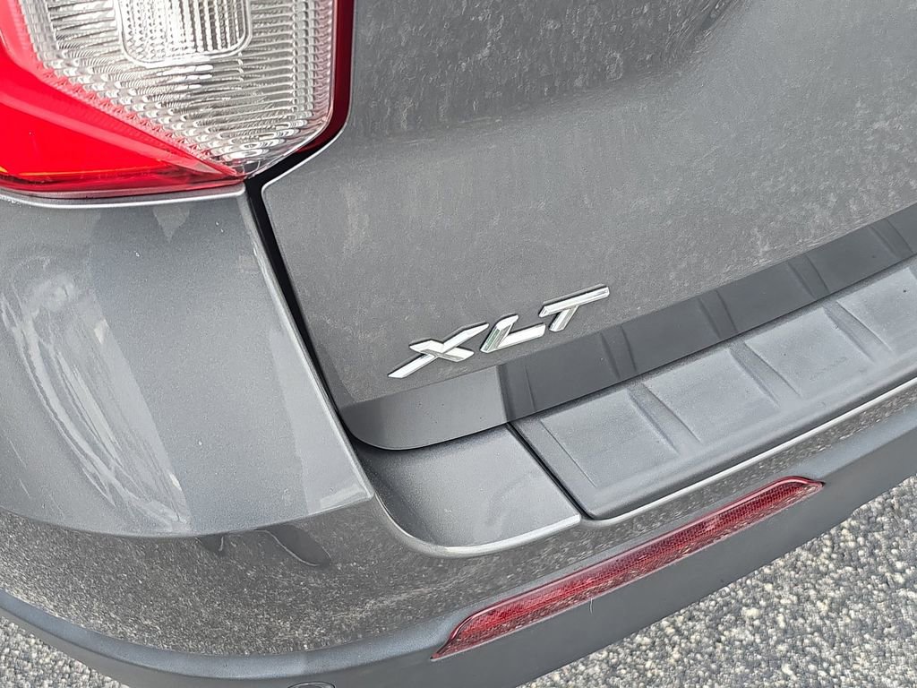 Used 2022 Ford Explorer XLT image 6