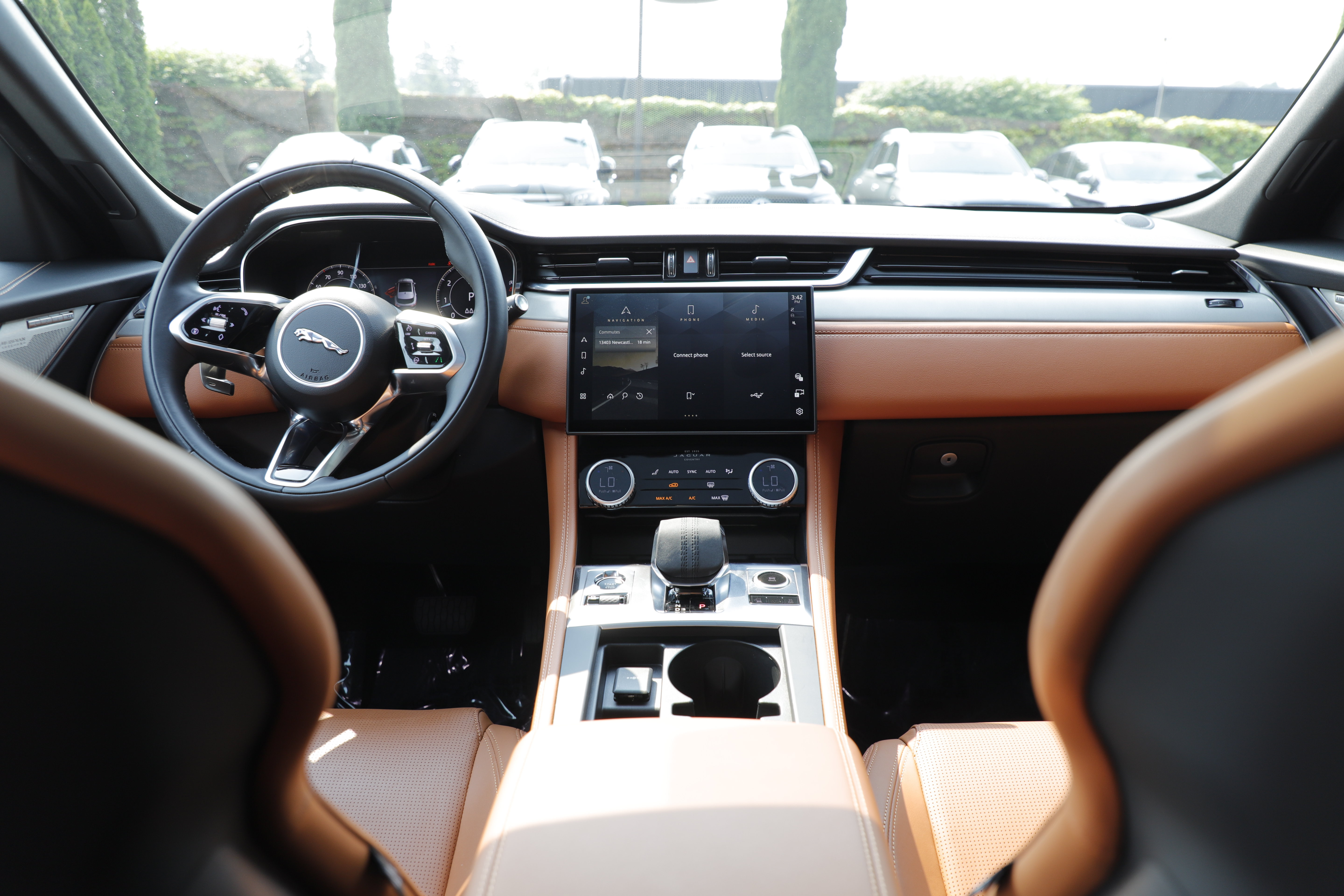 Certified 2025 Jaguar F-PACE R-Dynamic S AWD/4WD image 13