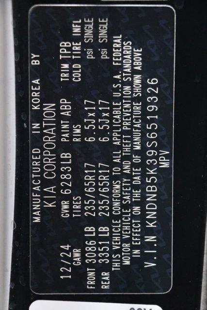 Used 2025 Kia Carnival FWD image 36