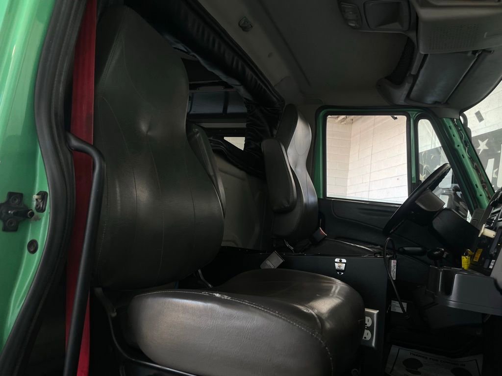 Used 2018 Chevrolet Express 2500 w/ Driver Convenience Package RWD image 27