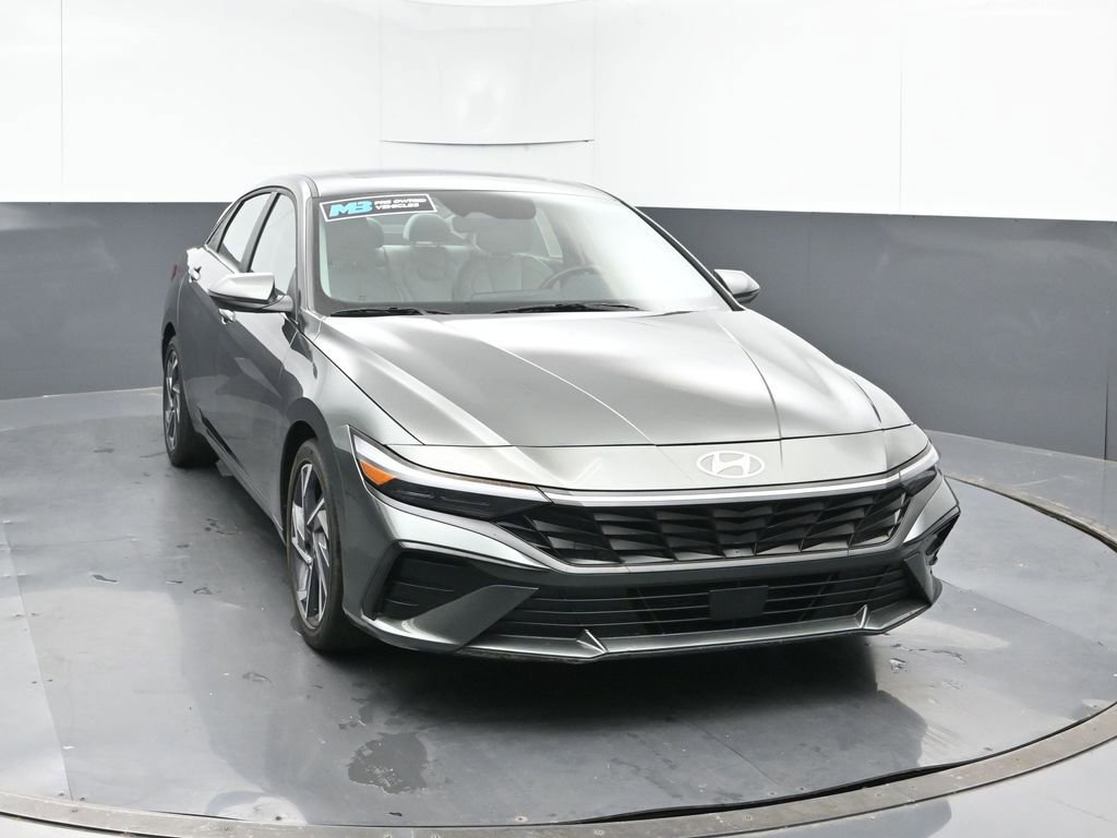 Used 2025 Hyundai Elantra Limited FWD image 8
