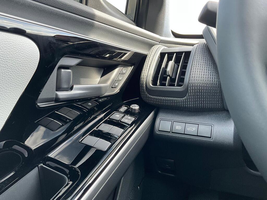 Used 2025 Subaru Solterra Touring image 24