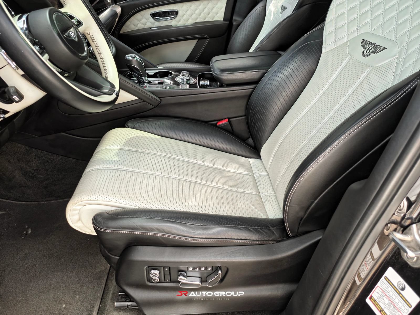 Used 2021 Bentley Bentayga AWD/4WD image 43