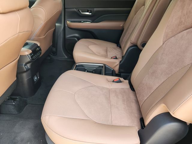 Used 2026 Toyota Grand Highlander AWD Hybrid image 19