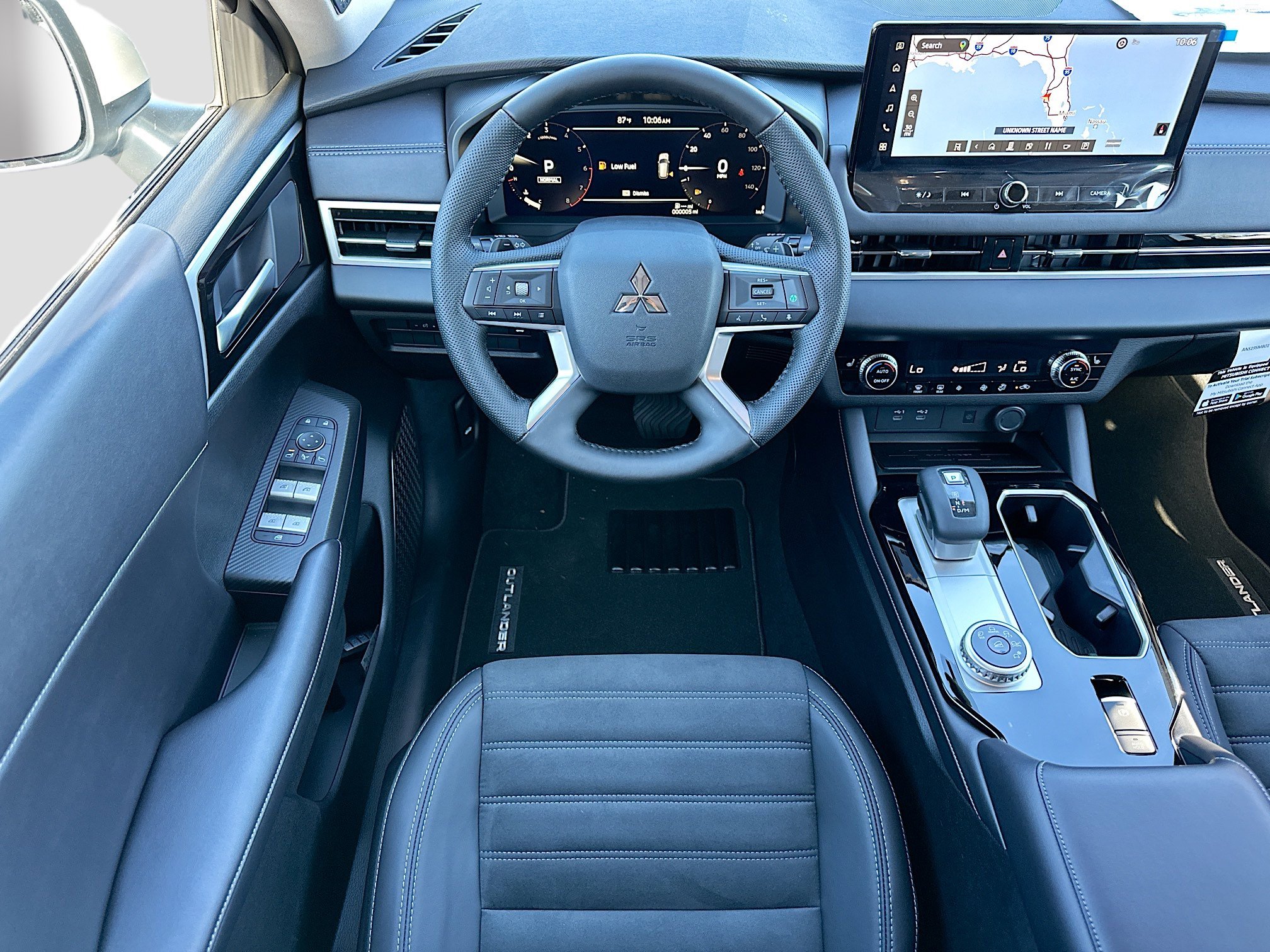 New 2025 Mitsubishi Outlander SE image 16
