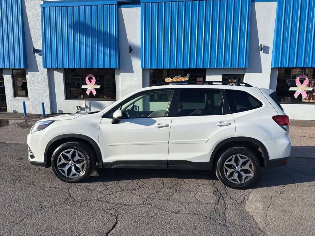 Used 2022 Subaru Forester Premium image 14
