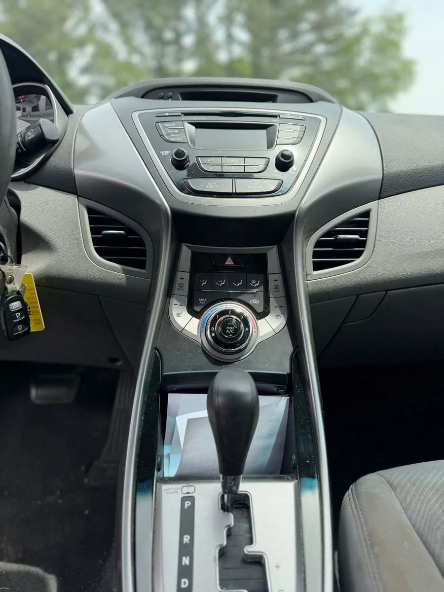Used 2013 Hyundai Elantra GLS w/ Preferred Pkg FWD image 12