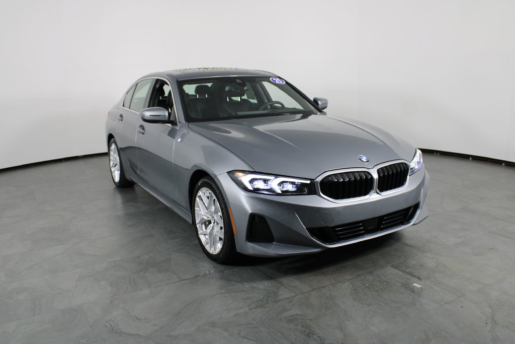 Used 2025 BMW 330i Sedan RWD image 4