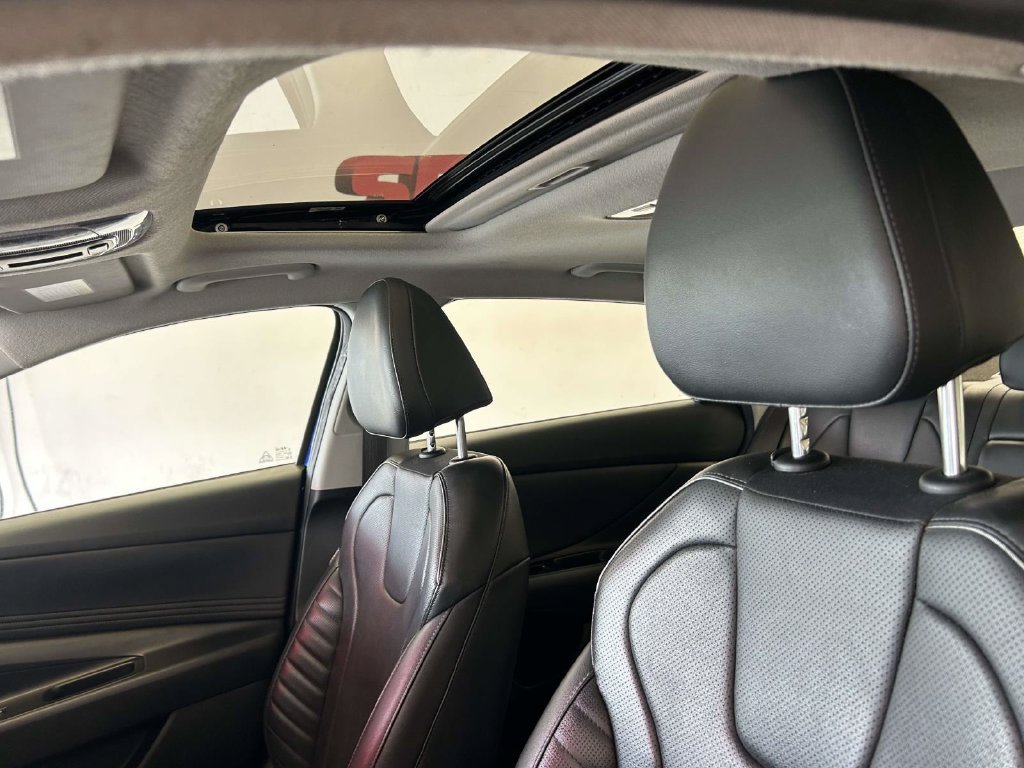 Used 2025 Hyundai Elantra Limited FWD image 14