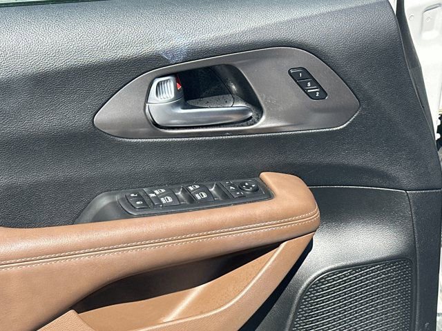 Used 2018 Chrysler Pacifica Limited w/ Advanced Safetytec Group FWD image 14