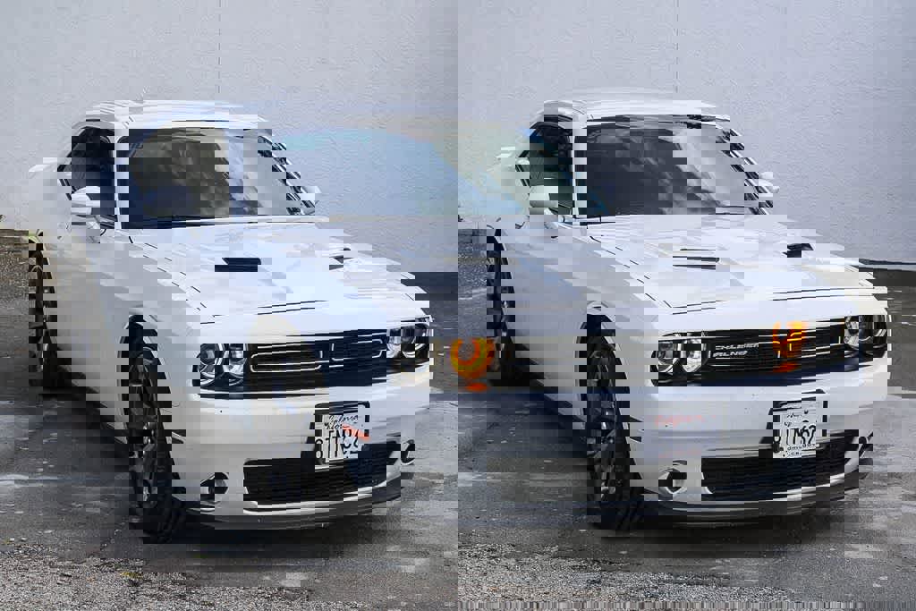 Used 2016 Dodge Challenger SXT w/ Sound Group image 3