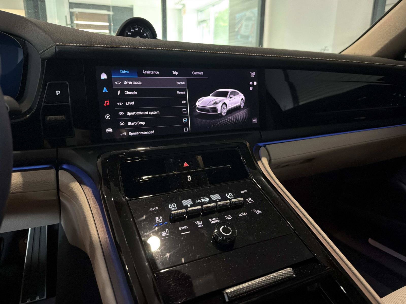 Certified 2025 Porsche Panamera RWD image 22