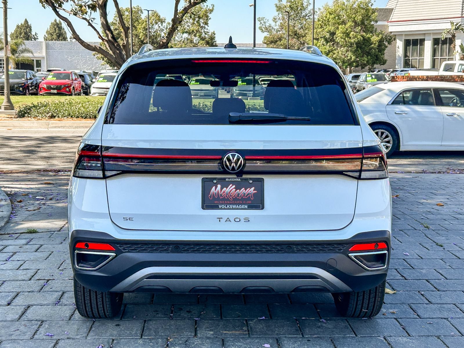 New 2026 Volkswagen Taos SE FWD image 7