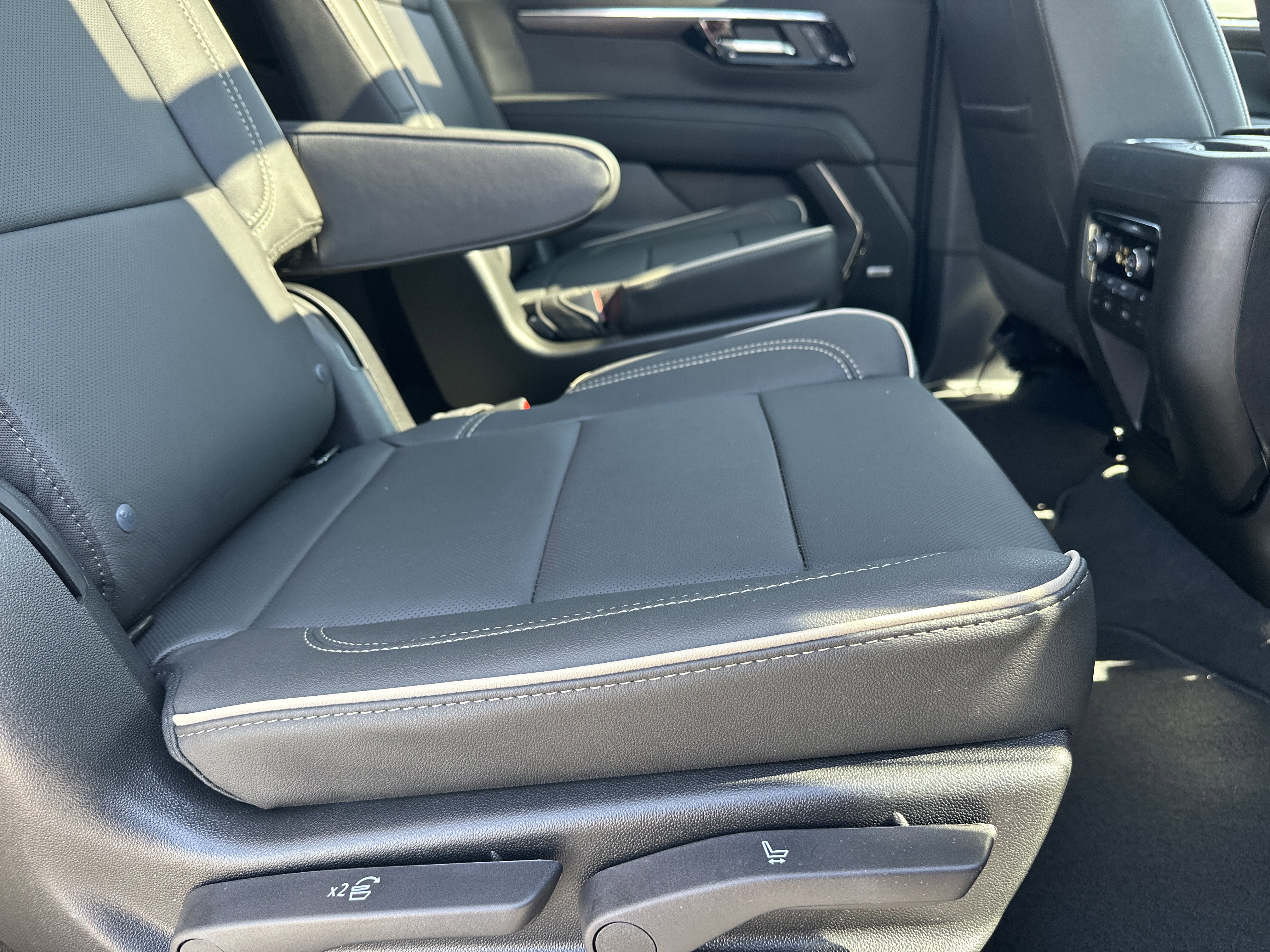 New 2026 Chevrolet Suburban Premier image 16