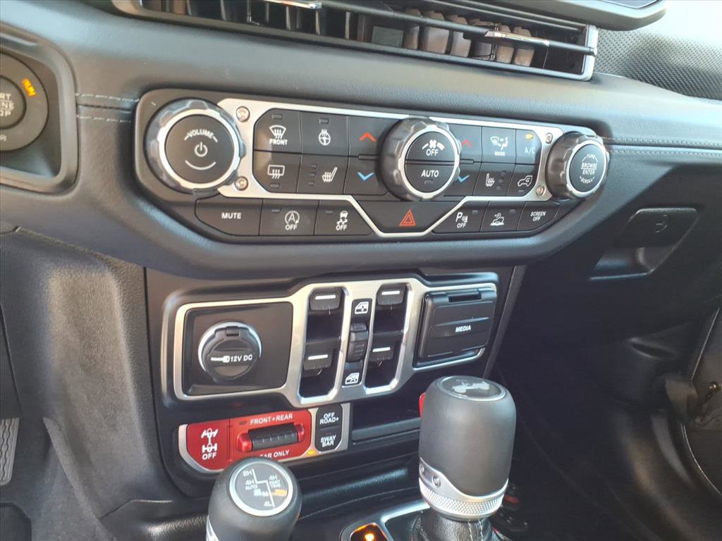 Used 2025 Jeep Wrangler Unlimited Rubicon AWD/4WD image 19
