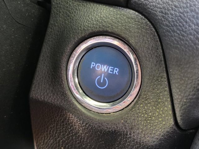 Used 2019 Toyota RAV4 XLE w/ Carpet Mat Package AWD/4WD image 19