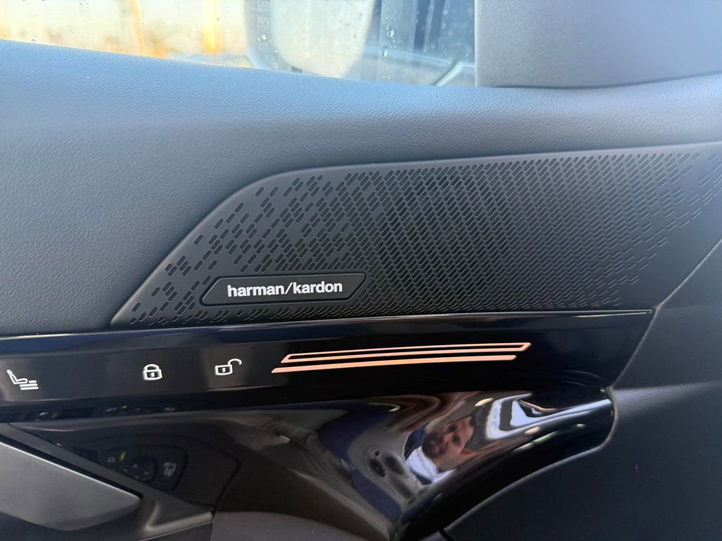 Used 2025 BMW 530i image 6