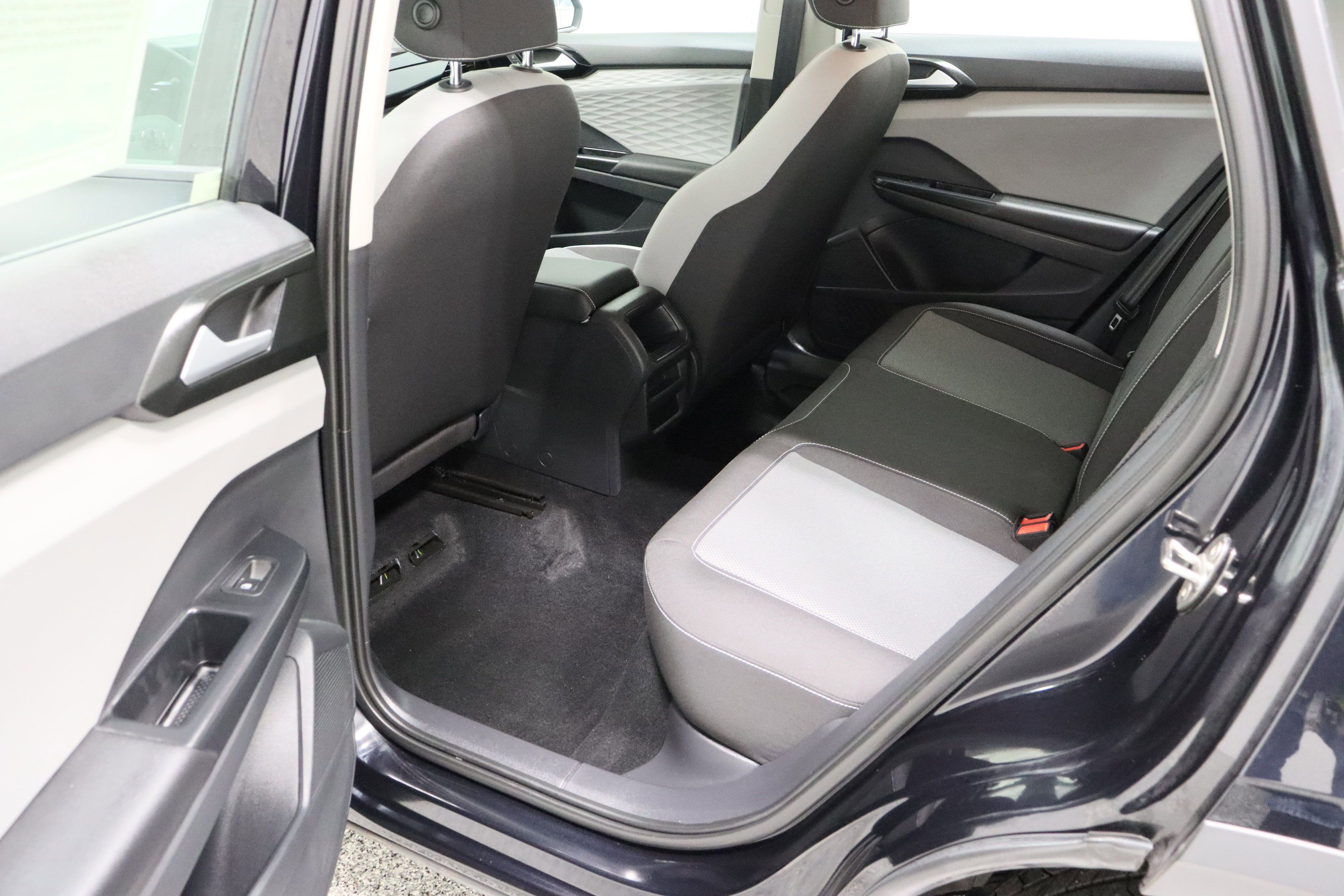 Used 2022 Volkswagen Taos S image 25