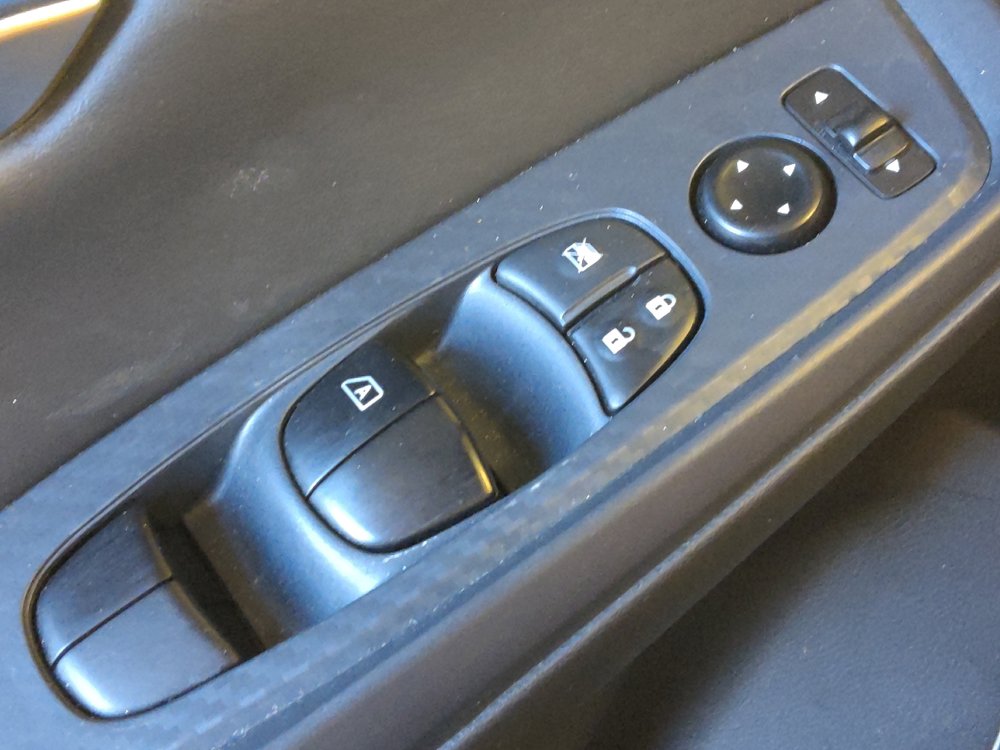 Used 2025 Nissan Sentra SV FWD image 27