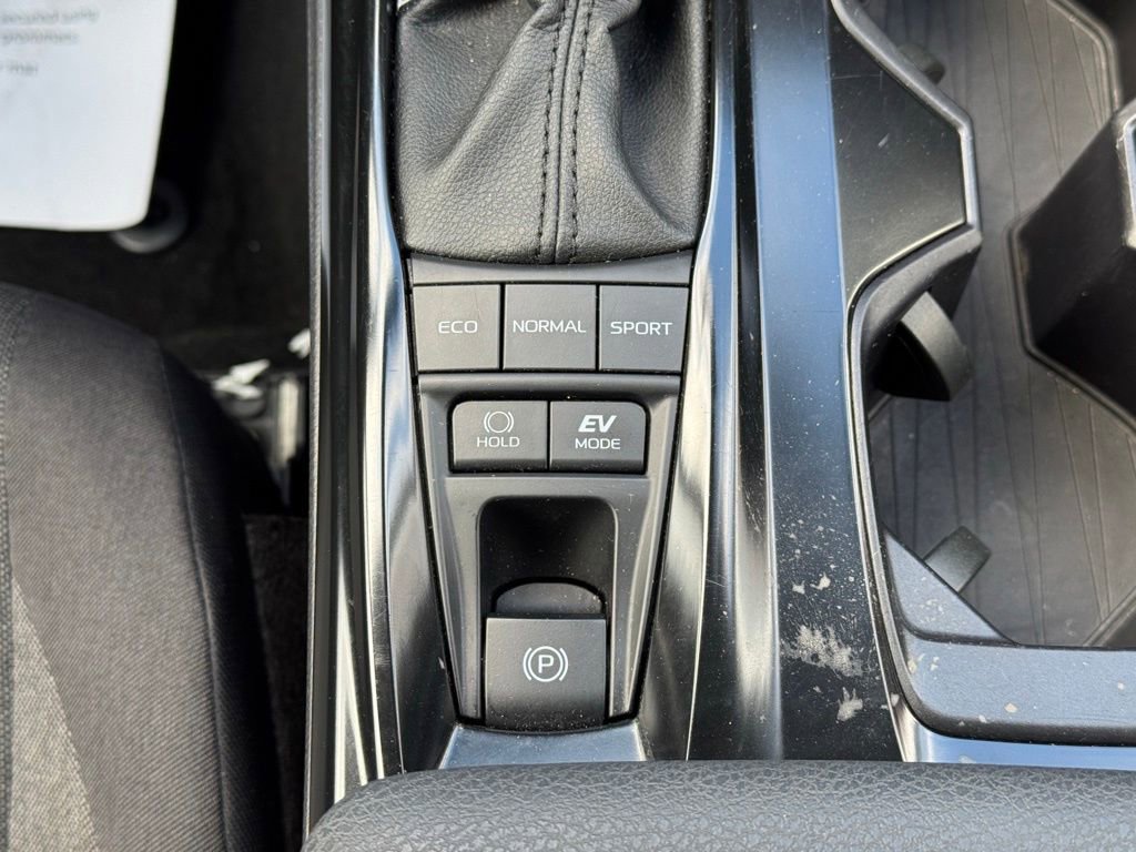 Used 2025 Toyota Camry LE image 34