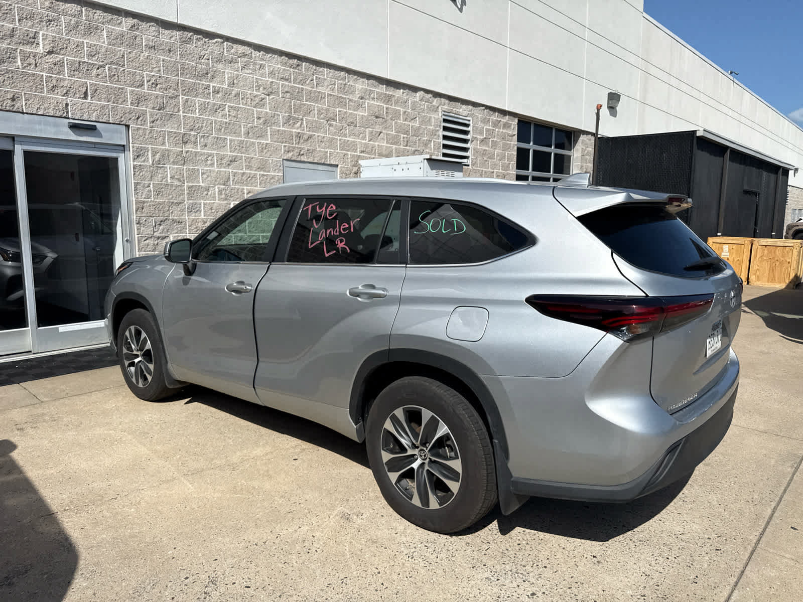Certified 2025 Toyota Highlander XLE AWD/4WD image 5