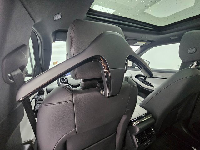 Used 2023 Land Rover Range Rover Evoque R-Dynamic SE image 28