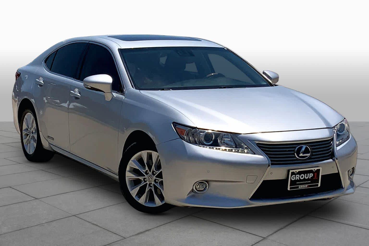 Used 2014 Lexus ES 300h w/ Luxury Package w/Bamboo Trim FWD image 3