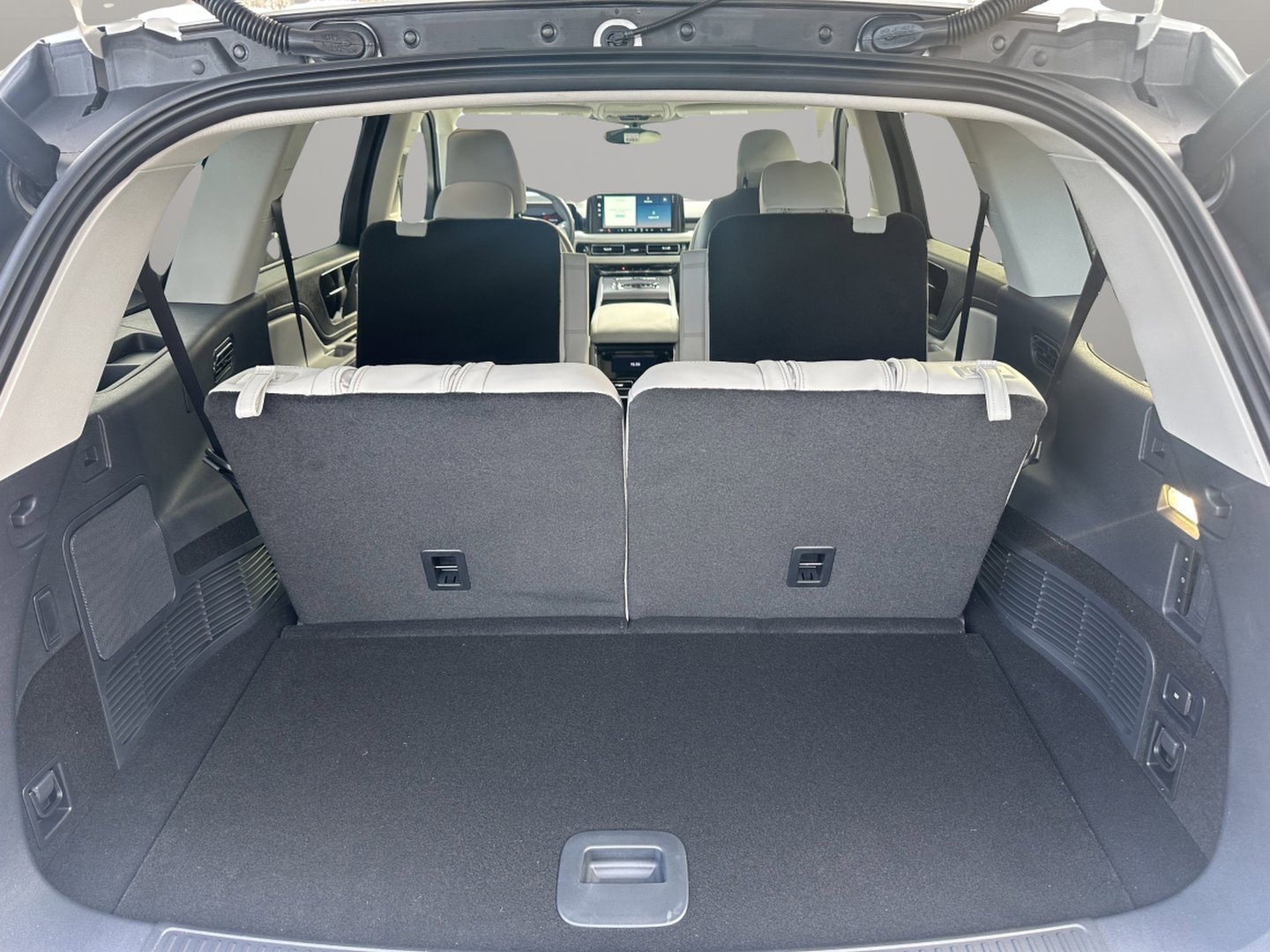 New 2026 Lincoln Aviator AWD image 7