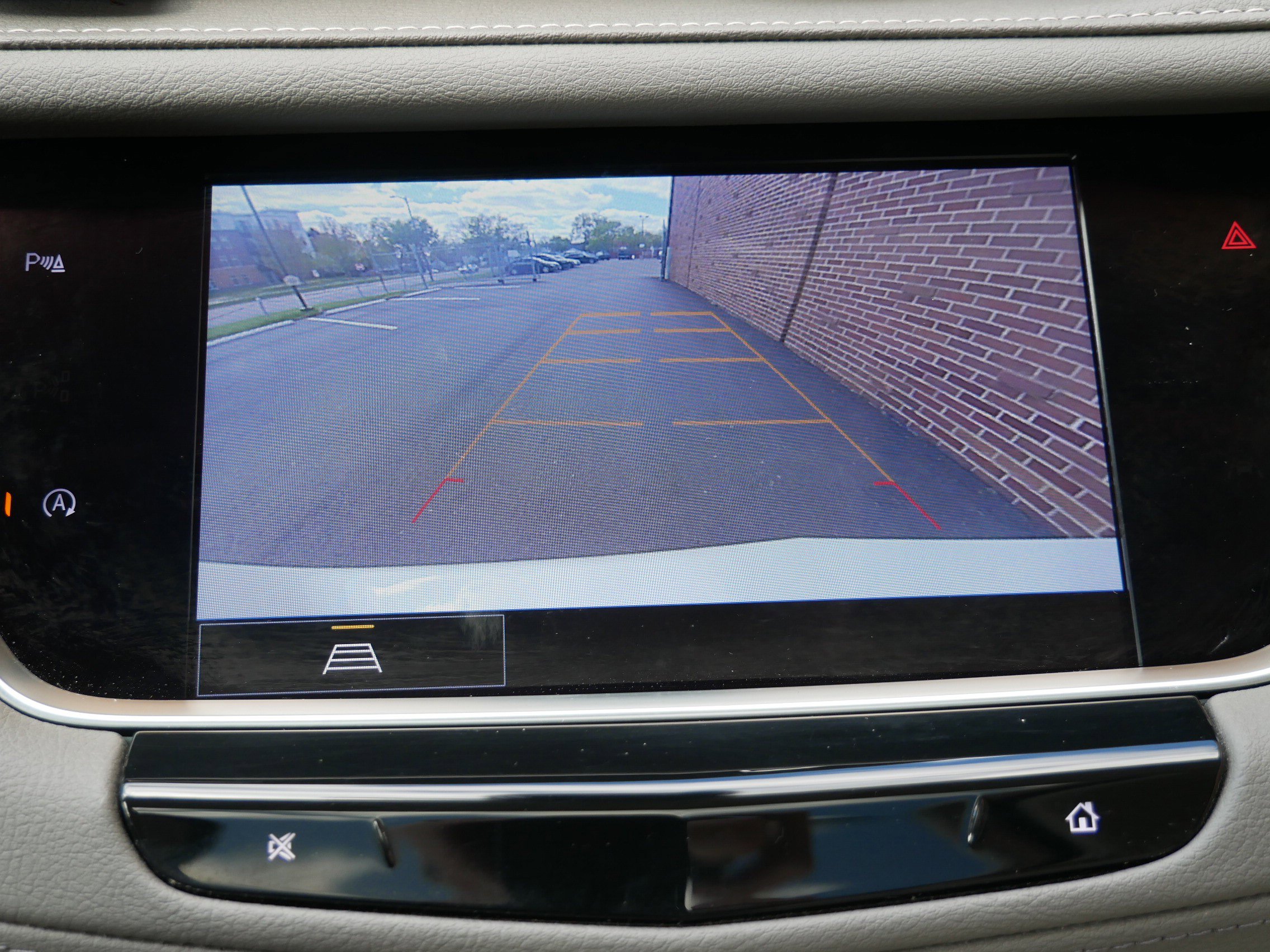 Certified 2022 Cadillac XT5 Premium Luxury w/ LPO, Floor Liner Package AWD/4WD image 18
