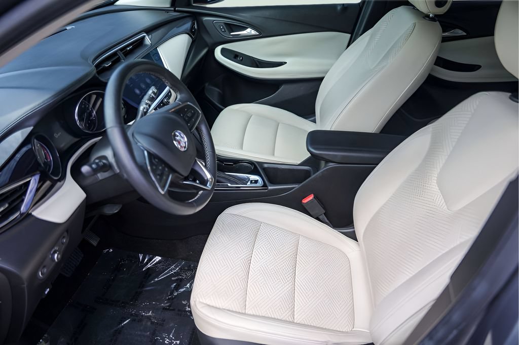 Used 2022 Buick Encore GX Essence w/ Experience Buick Package FWD image 12