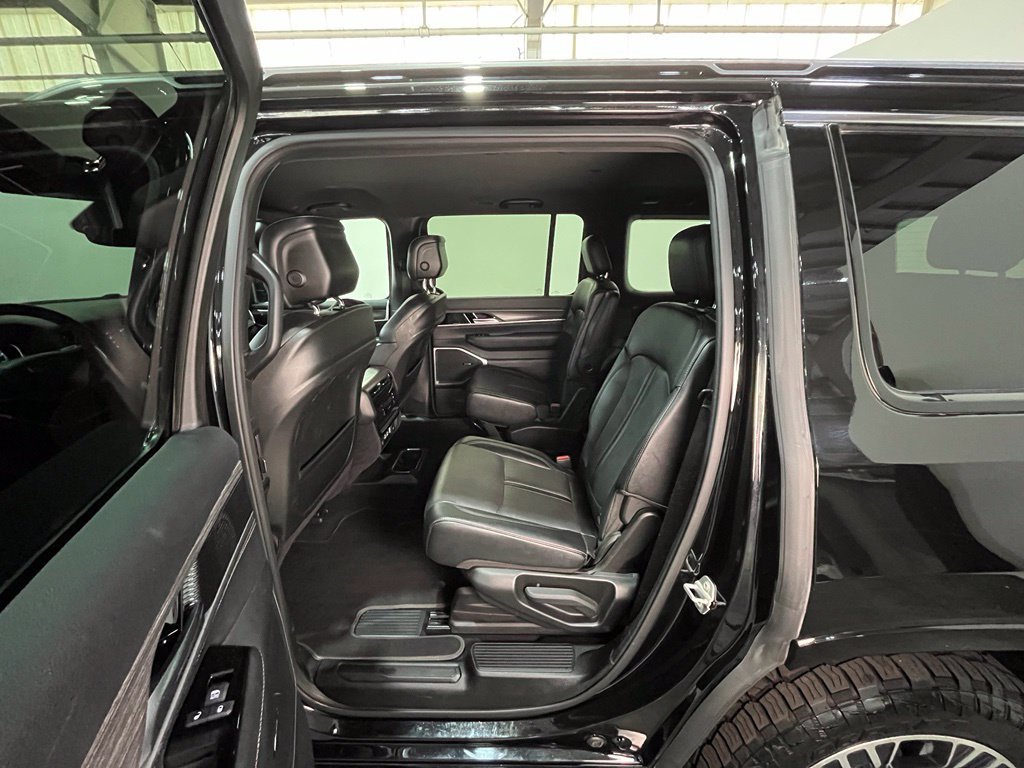 Used 2024 Jeep Wagoneer Series II AWD/4WD image 18