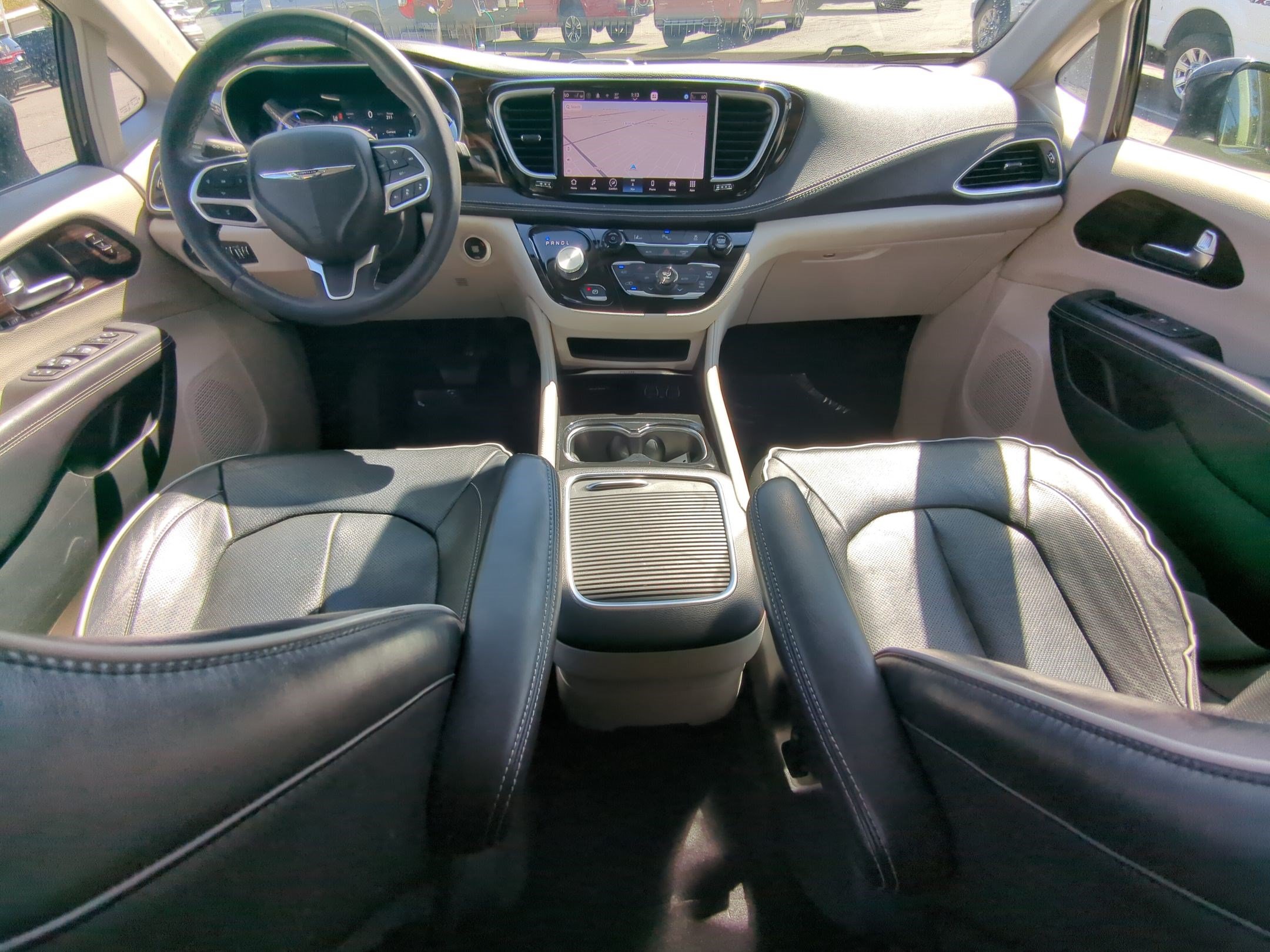 Used 2023 Chrysler Pacifica Limited FWD image 30