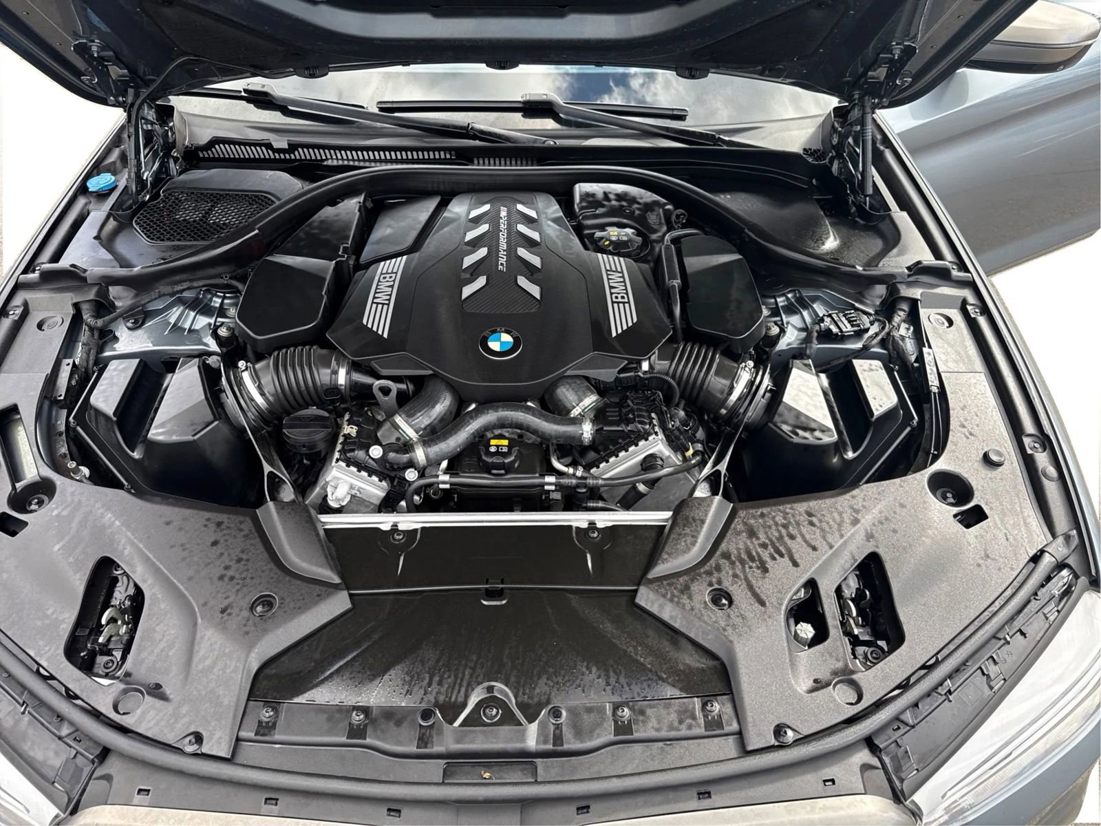 Used 2020 BMW M550i xDrive w/ Executive Package image 30