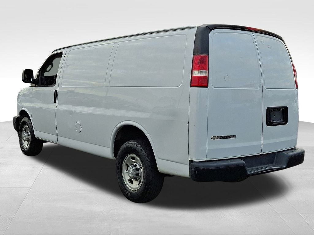 Used 2018 Chevrolet Express 3500 w/ Driver Convenience Package image 5