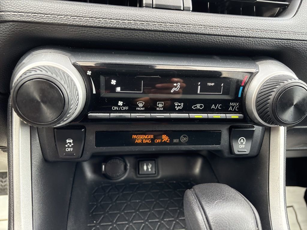 Used 2019 Toyota RAV4 LE w/ All Weather Liner Package AWD/4WD image 21
