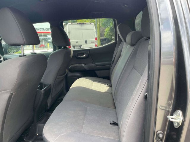 Used 2019 Toyota Tacoma TRD Sport AWD/4WD image 14