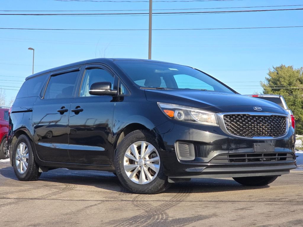 Used 2018 Kia Sedona LX image 2