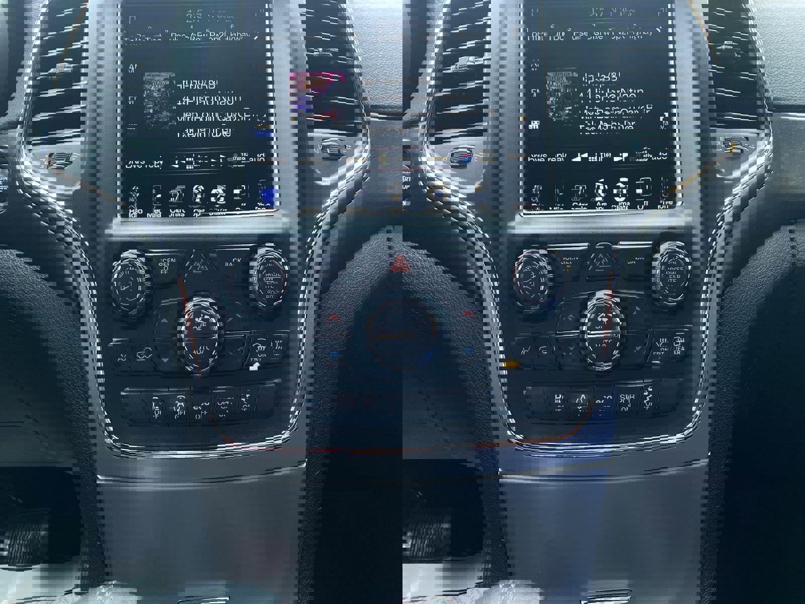 Used 2017 Jeep Grand Cherokee Altitude image 3