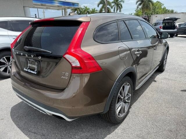 Used 2018 Volvo V60 T5 Cross Country AWD/4WD image 5