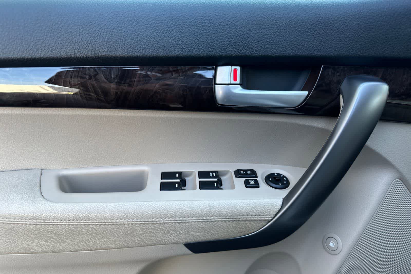 Used 2015 Kia Sorento LX FWD image 2