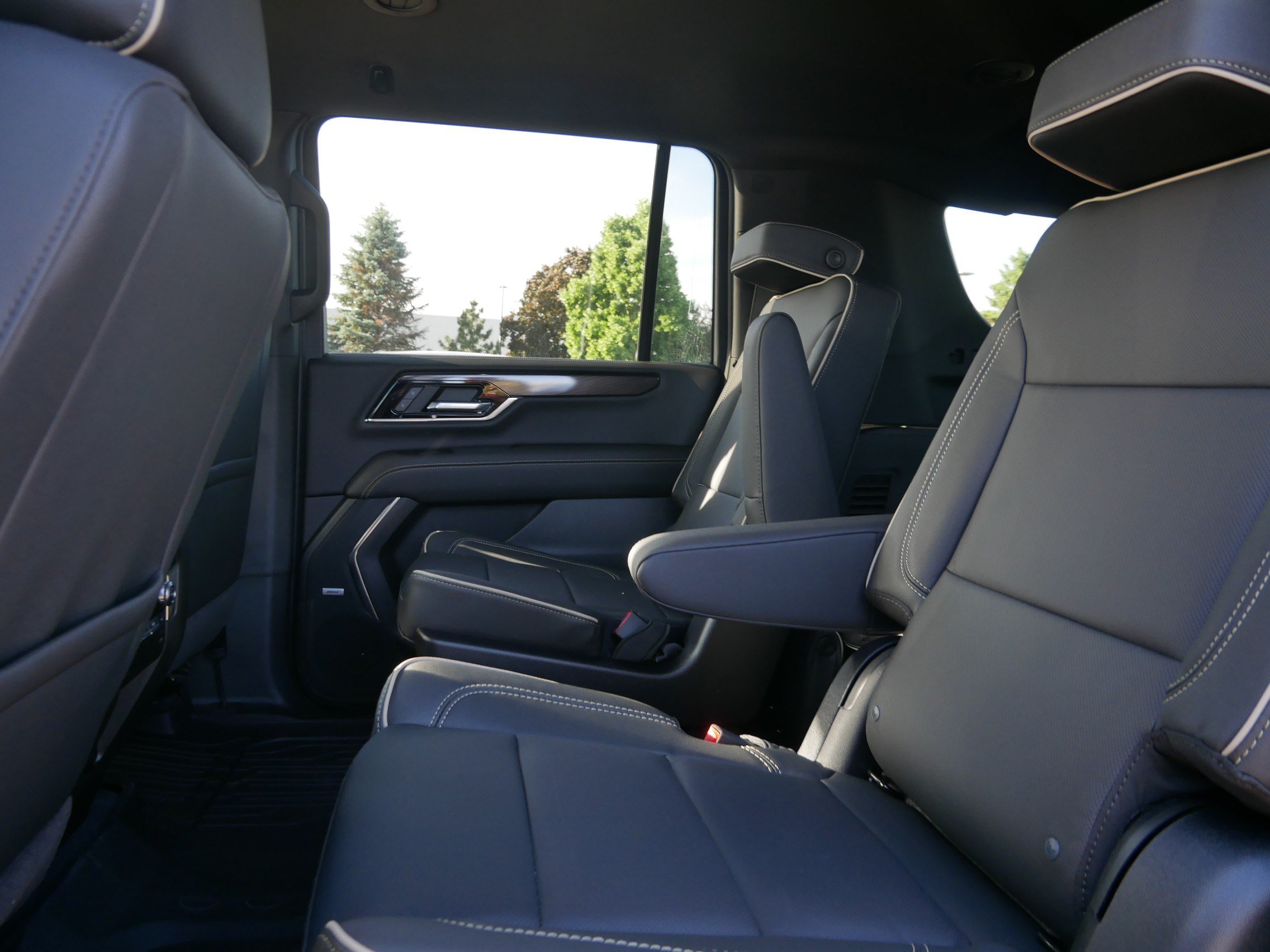 New 2026 GMC Yukon XL Elevation w/ LPO, Floor Liner Package AWD/4WD image 5