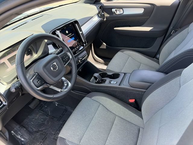 Used 2023 Volvo XC40 B4 Core w/ Protection Package FWD image 19