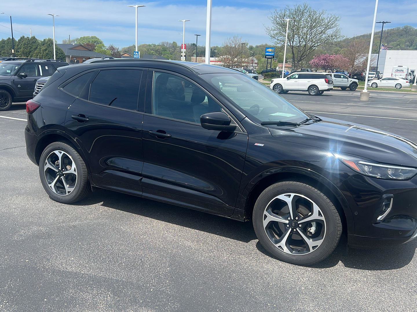 Used 2023 Ford Escape ST-Line Elite w/ Premium Technology Package AWD/4WD image 2