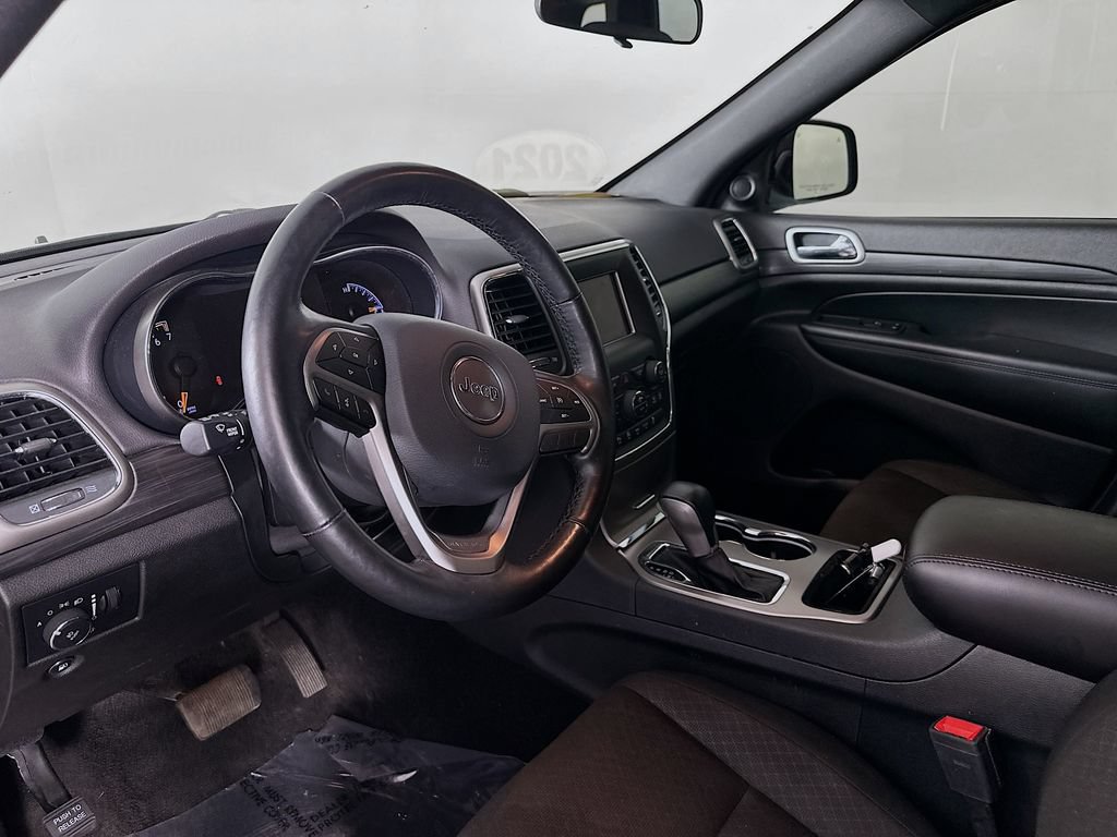 Certified 2021 Jeep Grand Cherokee Laredo w/ Security & Convenience Group AWD/4WD image 16