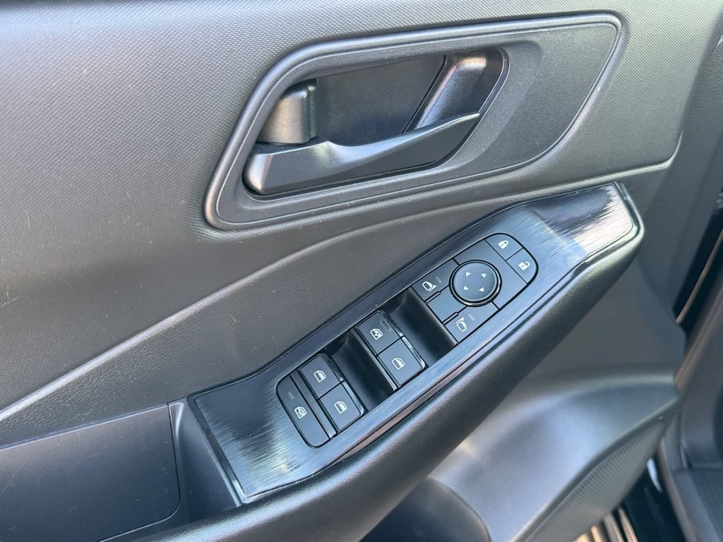 Used 2024 Nissan Rogue S AWD/4WD image 17