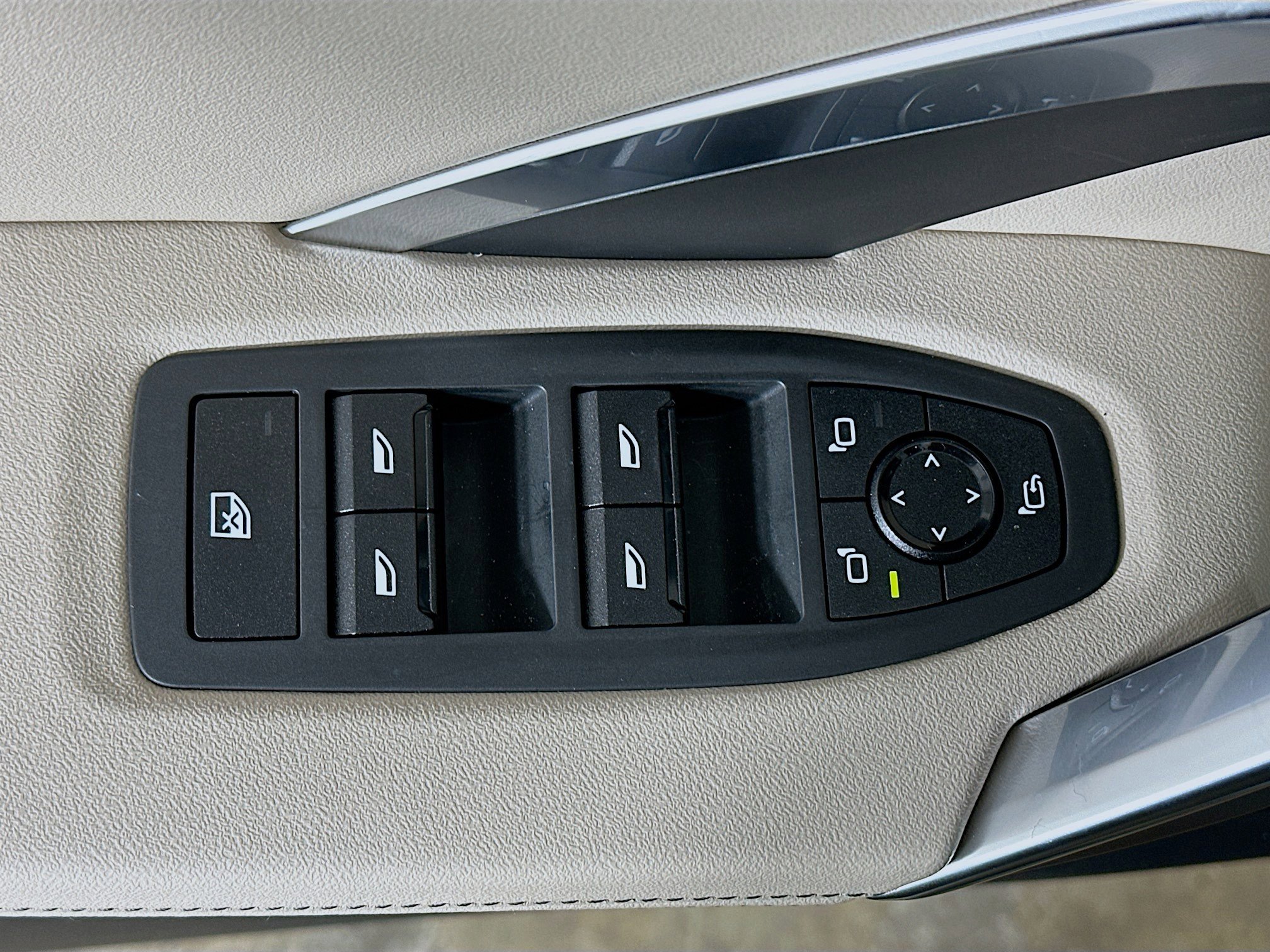 Used 2025 BMW X1 xDrive28i w/ Technology Package image 15