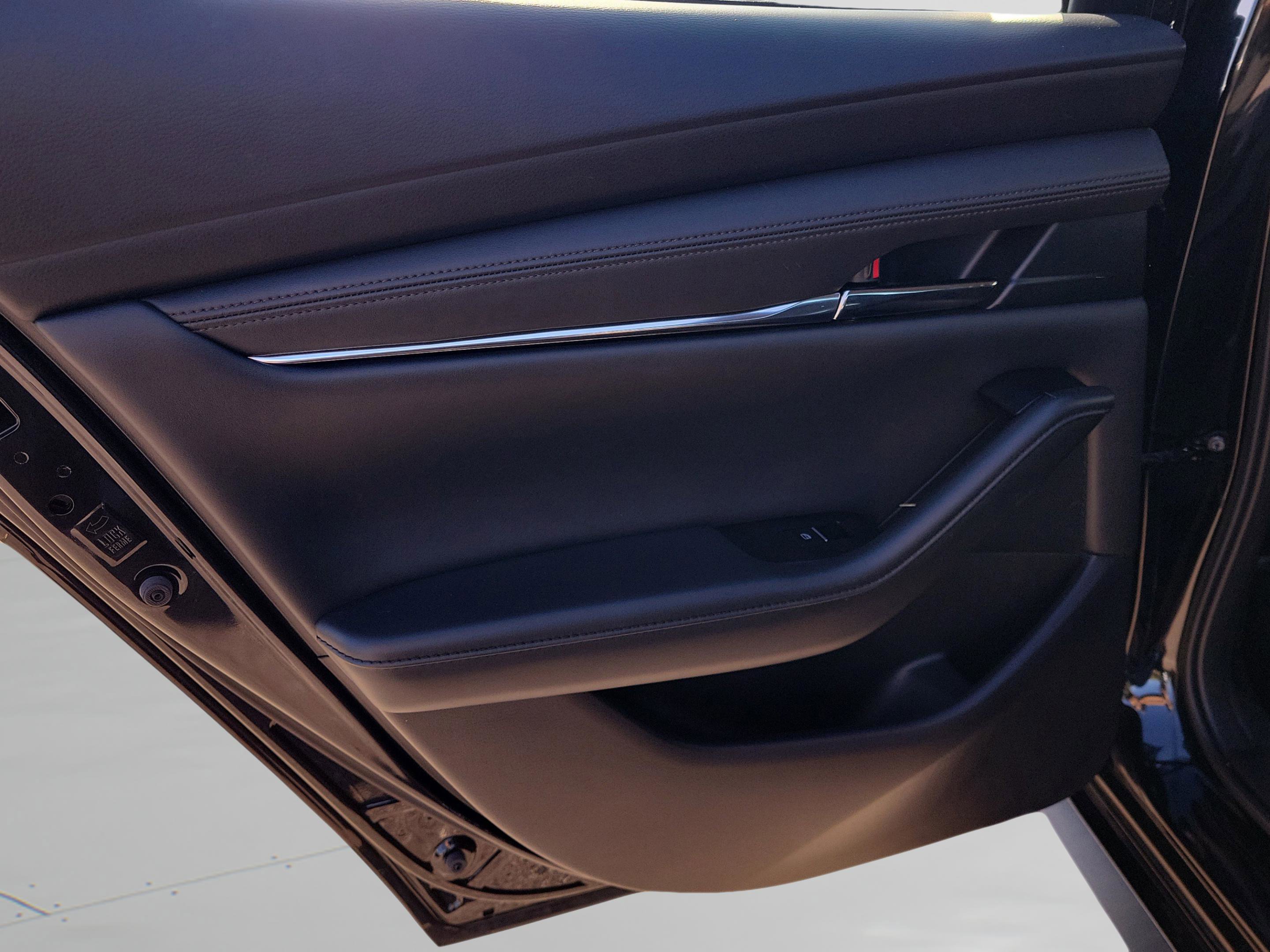 Used 2022 MAZDA MAZDA3 s image 23