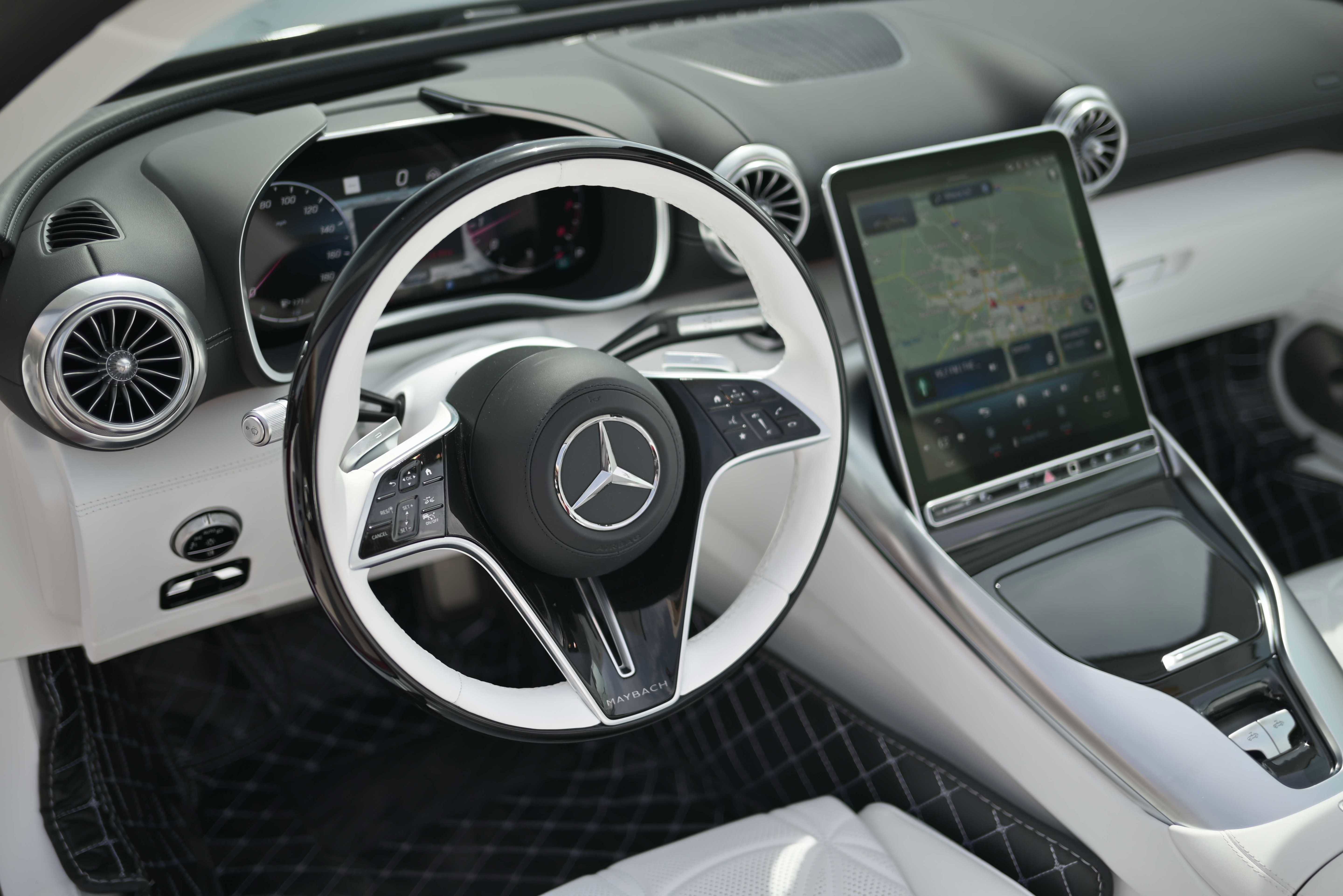 Used 2026 Mercedes-Benz Maybach SL 680 image 15