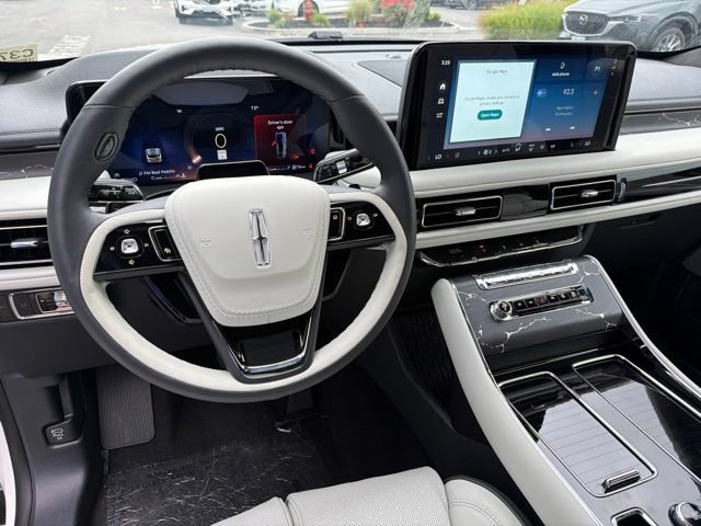 New 2026 Lincoln Aviator Black Label w/ Jet Appearance Package AWD/4WD image 16